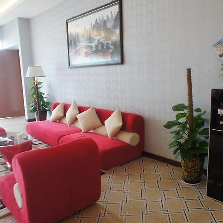 Hotel Zamburger Bukit Indah Джохор-Бару Экстерьер фото