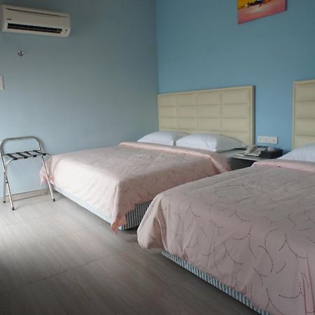 Hotel Zamburger Bukit Indah Джохор-Бару Экстерьер фото
