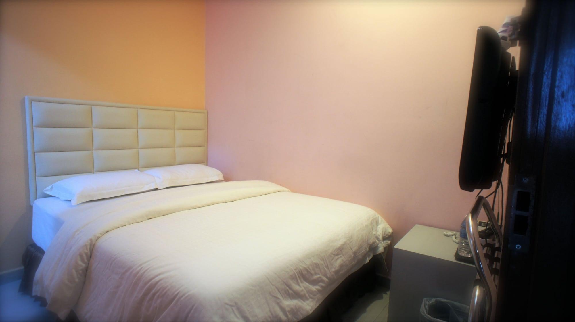 Hotel Zamburger Bukit Indah Джохор-Бару Экстерьер фото