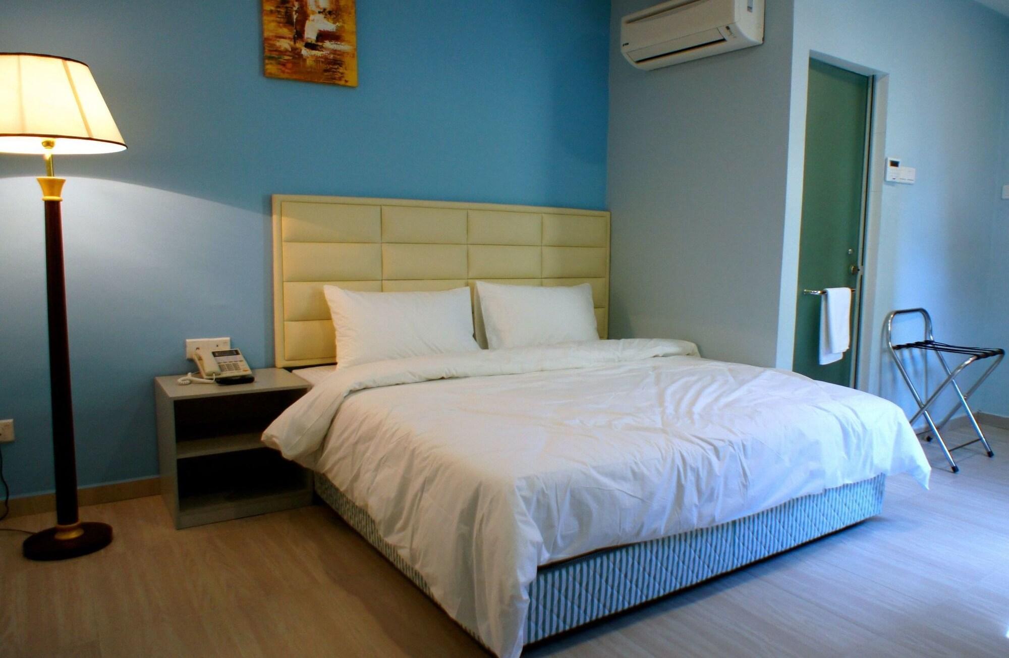 Hotel Zamburger Bukit Indah Джохор-Бару Экстерьер фото