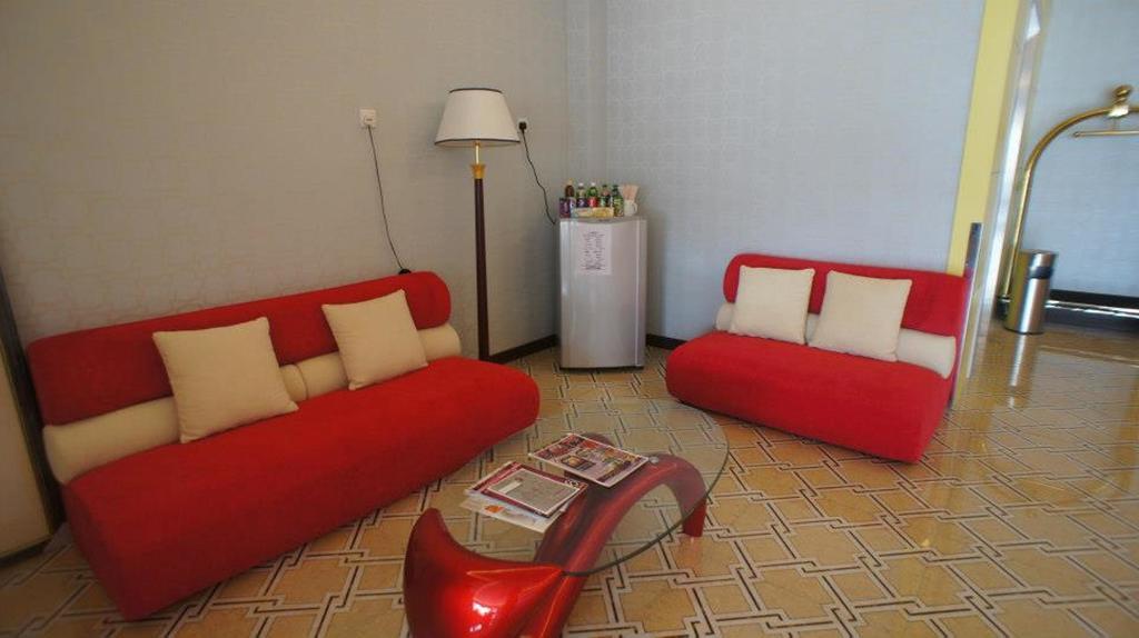 Hotel Zamburger Bukit Indah Джохор-Бару Экстерьер фото