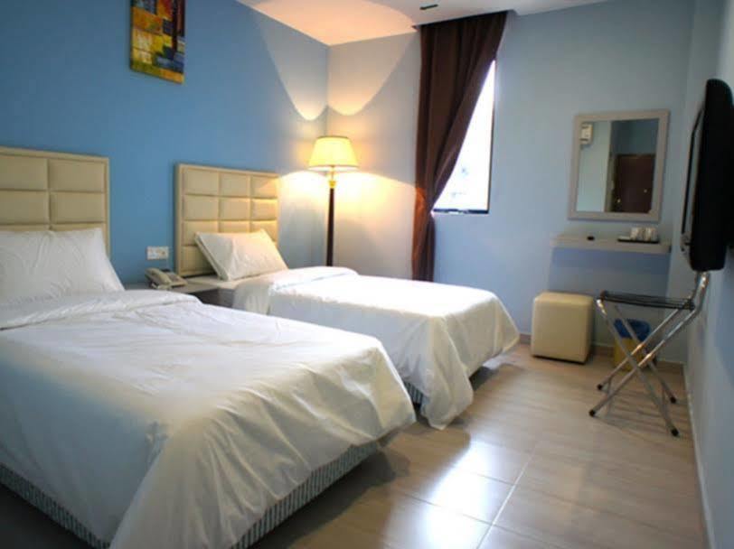 Hotel Zamburger Bukit Indah Джохор-Бару Экстерьер фото